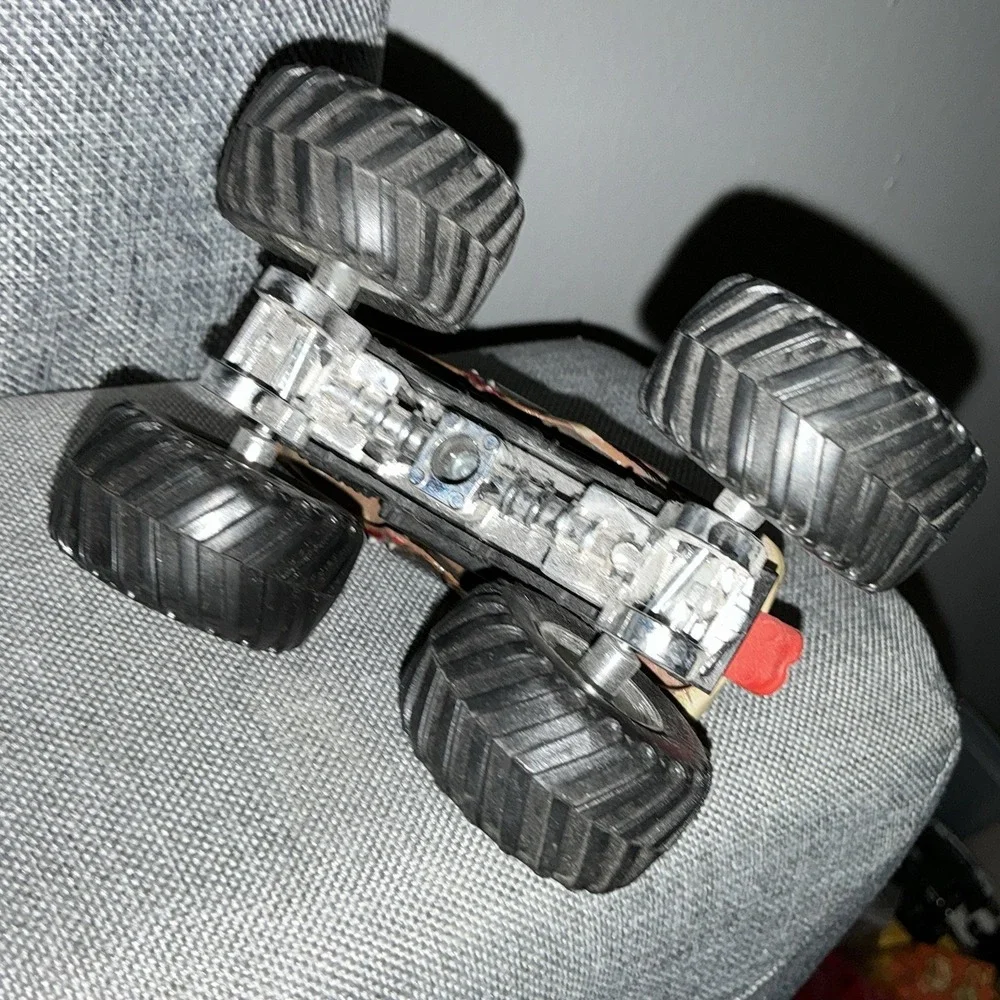 Hot Wheels Monster Jam Truck Monster‎ Mutt 2010 Freestyle Champion 1:64 Dog
